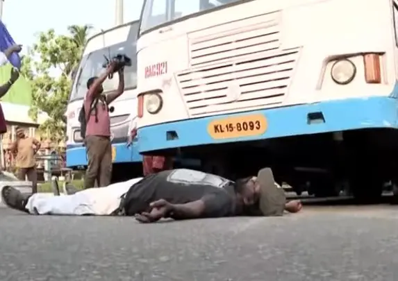 Protesters blocking buses during Kerala hartal demanding justice for Nithin Raj