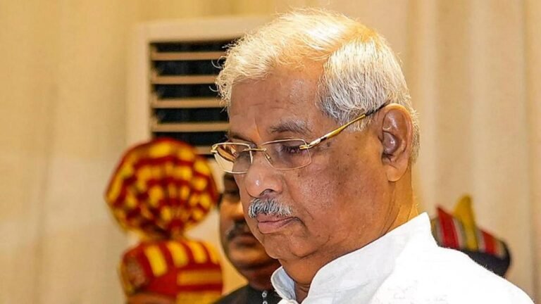 Students protesting at Kalady University after teacher threat controversy during governor event