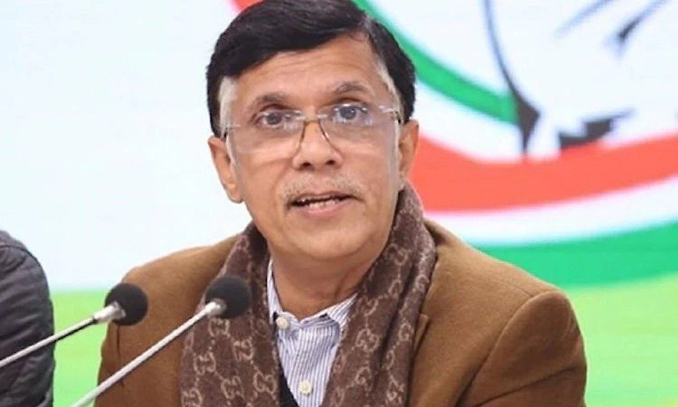 Koothuparamba: Bomb Panic