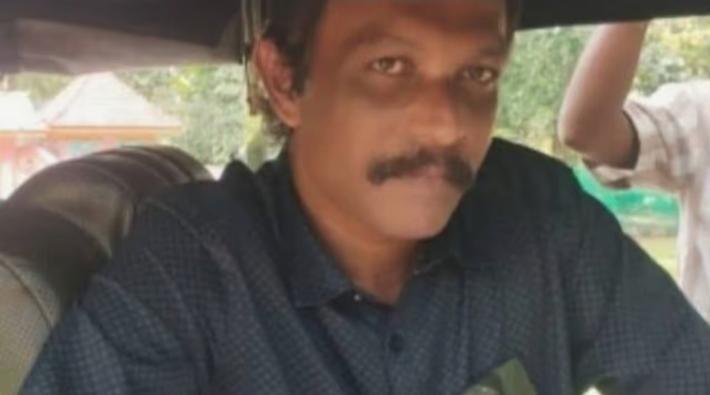 Auto driver escapes with gold and cash bag after passenger runs to save child near railway station