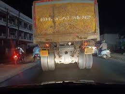 Tourist bus passengers attacking truck driver on highway after vehicle collision