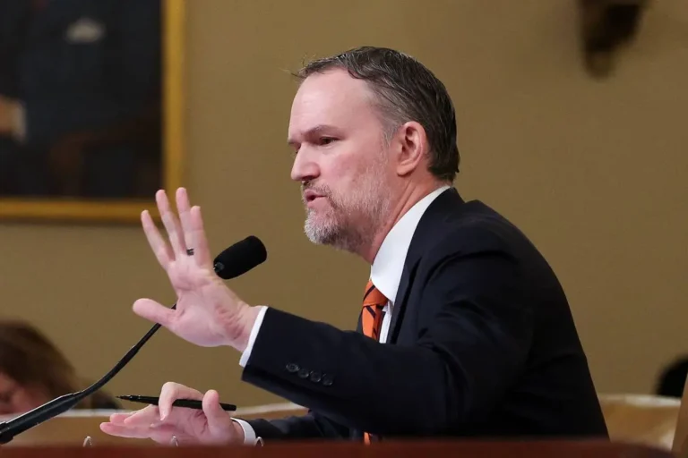 US and Indian officials discussing trade agreements focusing on agriculture and market access