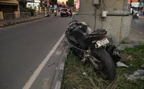 Bike crashed into metro pillar in Kochi leading to fatal accident near Pettah metro station