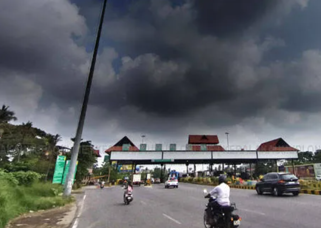 Heavy rain clouds over Kerala coast during monsoon alert