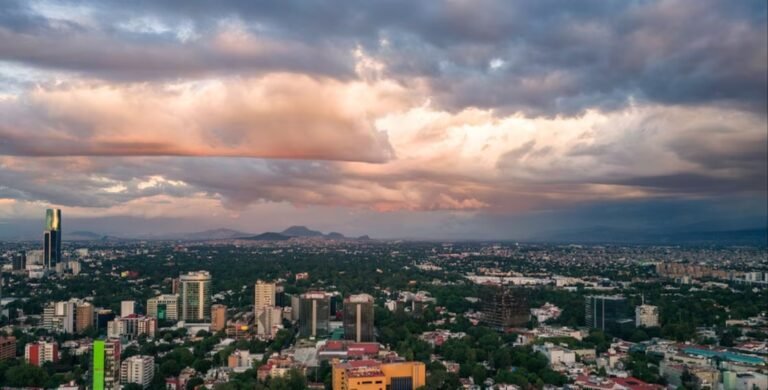 Mexico City sinking ground cracks buildings subsidence satellite analysis