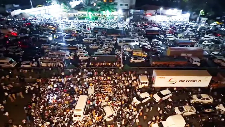 Public protest blocking highway after Pune child abuse murder case