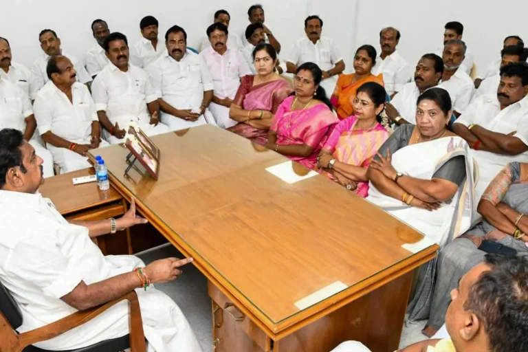 AIADMK MLAs arriving at a resort in Puducherry amid Tamil Nadu political crisis