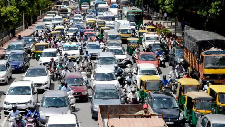 Bengaluru Traffic Crisis with heavy vehicle congestion