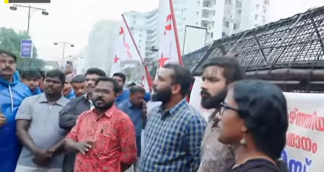 Kochi Waterlogging Protest by DYFI activists