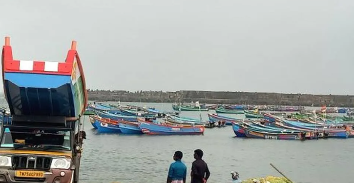 Trawling Ban Kerala at Vizhinjam fishing harbour