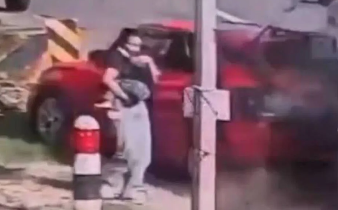 Kilimanoor Lorry Crash CCTV footage showing narrow escape of mother and child