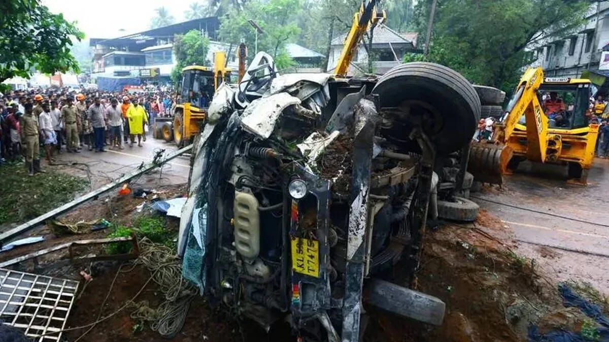 Road Accident Investigation Team inspecting accident scene in Kerala