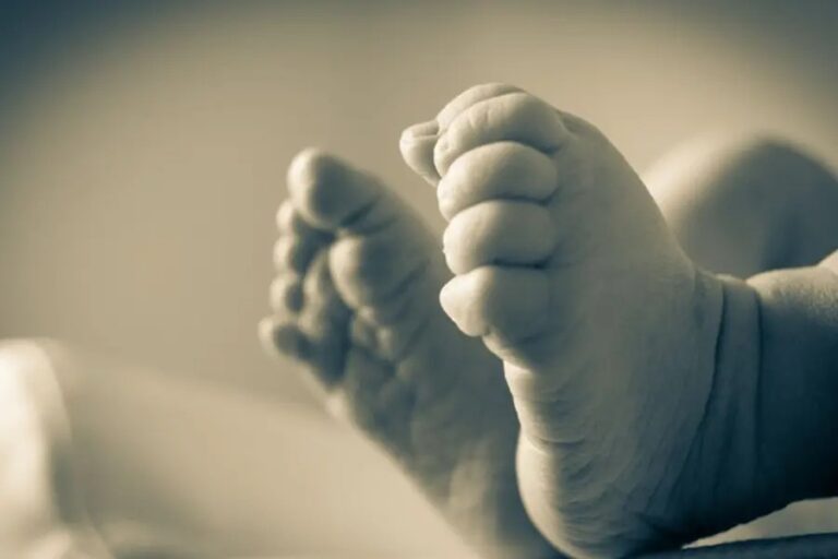 Newborn Abandonment Case reported near Kundannoor in Kochi involving newborn baby rescue