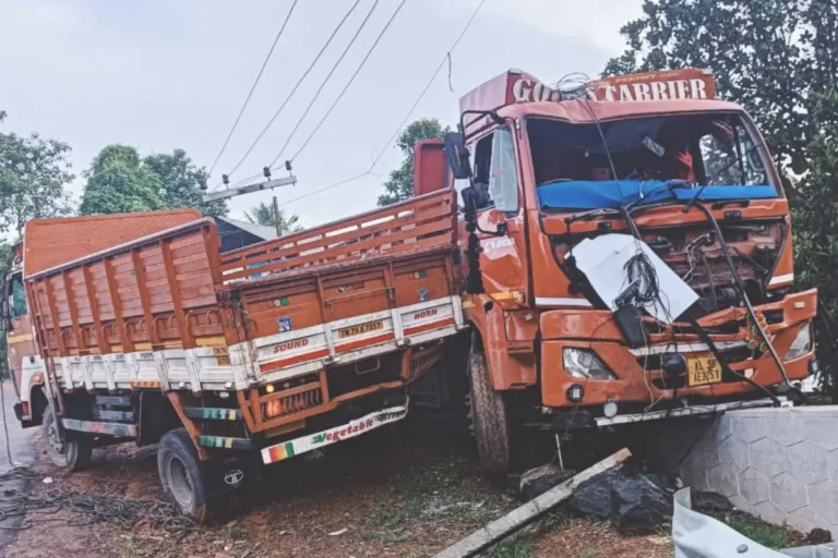 Palakkad Lorry Crash involving three trucks