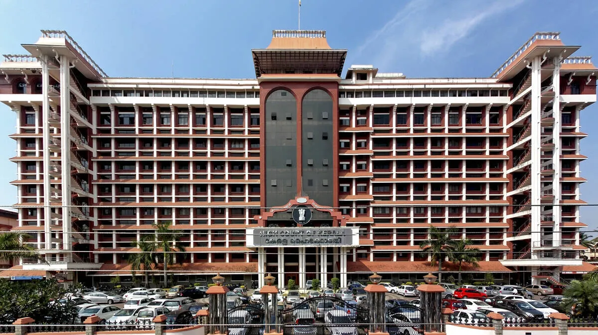 Oommen Chandy Oath Verdict by Kerala High Court on oath validity