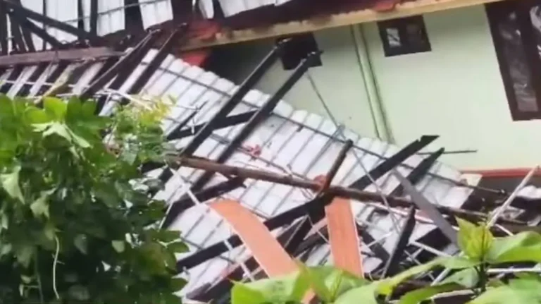 Pathanamthitta School Roof blown off by strong winds