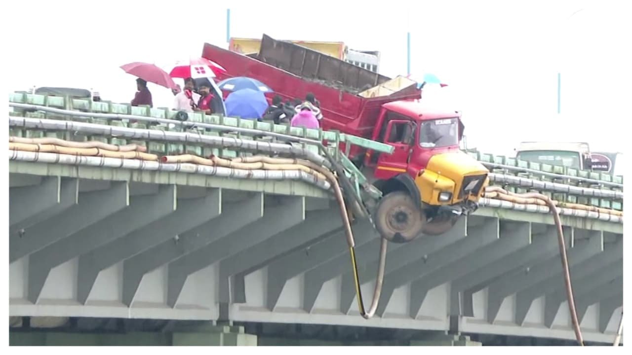 Thevara Bridge Accident with lorry hanging from bridge after breaking safety barrier
