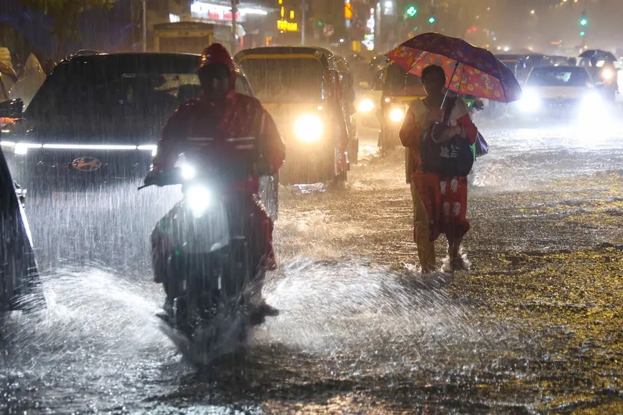 Mumbai Rain Disaster causing floods, transport disruption and emergency response in Maharashtra