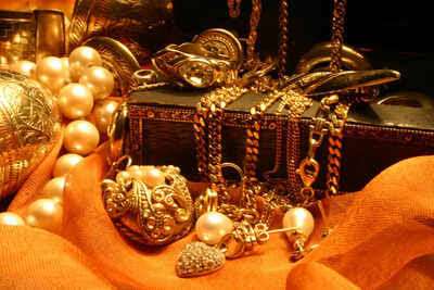 Gulf Gold Shopping comparison between gold coins and jewellery for NRIs