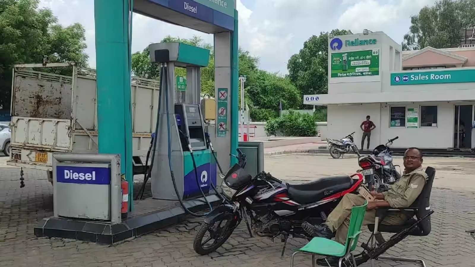 Mahoba Petrol Pump Attack investigation at Uttar Pradesh petrol station