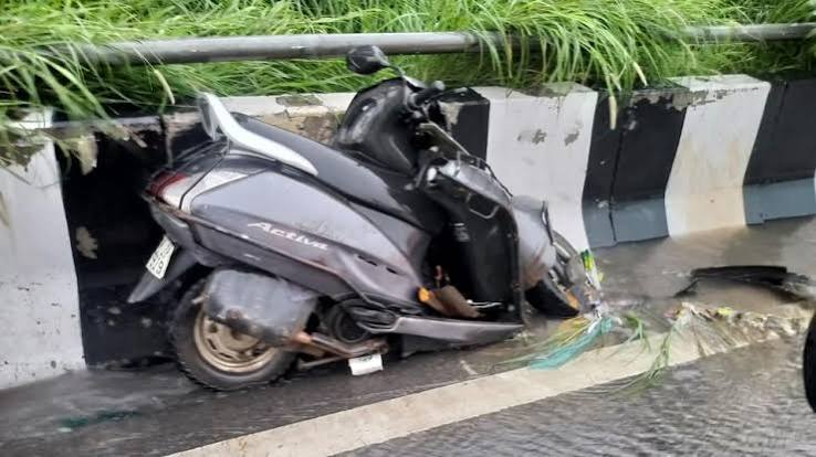 Kumbazha Road Accident involving scooter and torus lorry in Pathanamthitta