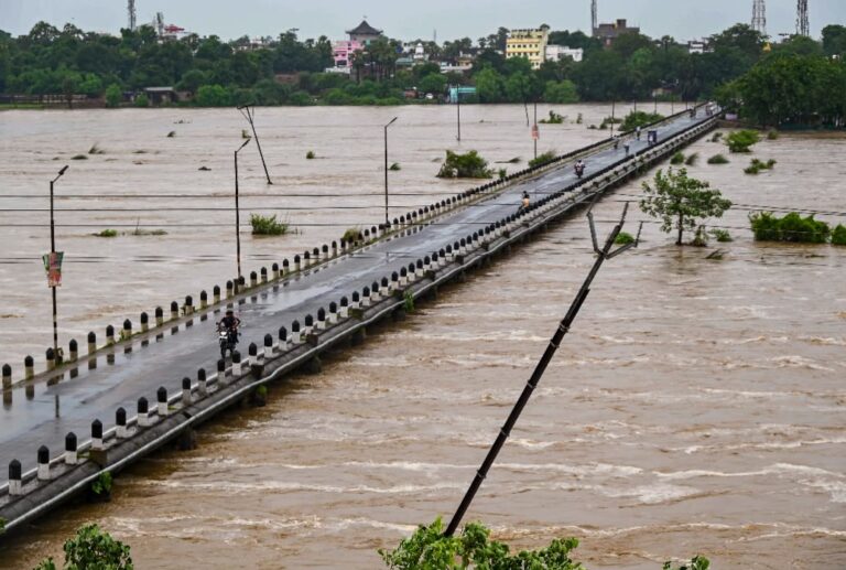 Amarnath Yatra Suspended due to heavy rain and flood threat in Jammu and Kashmir