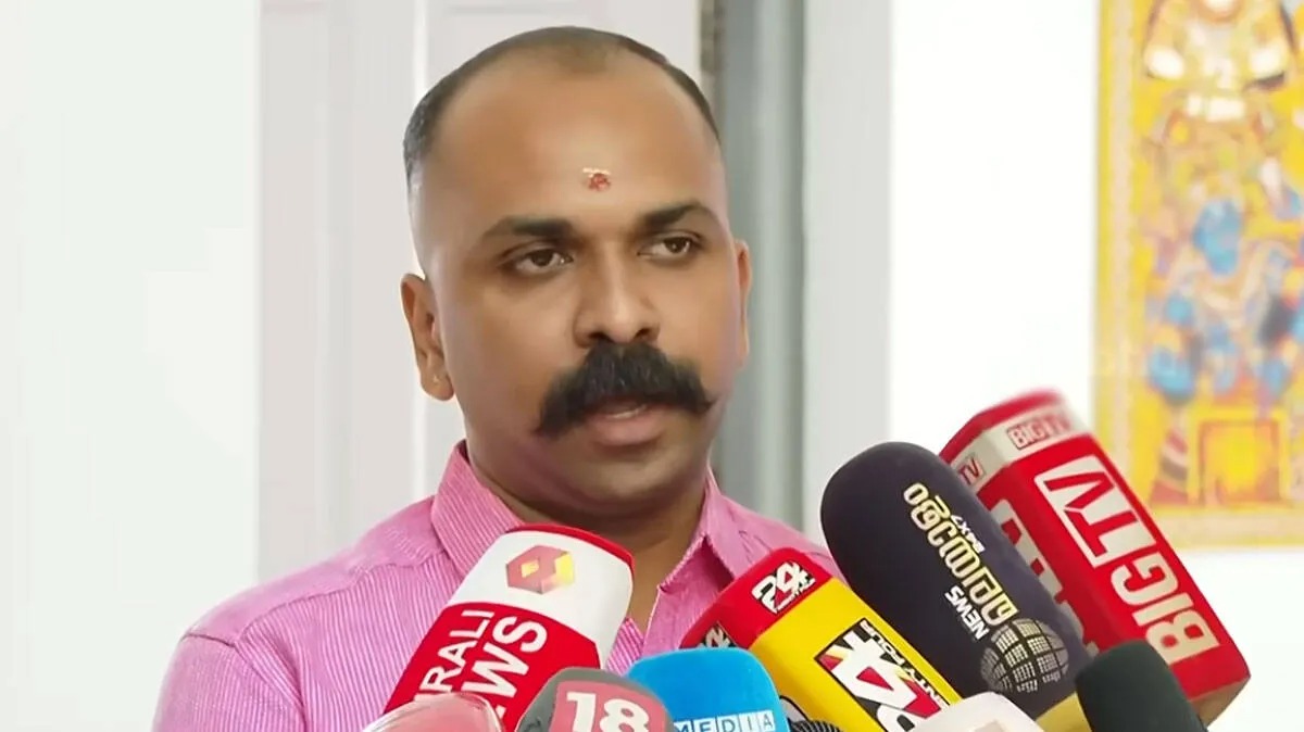 Thrissur BJP Black Money allegation involving former BJP office secretary